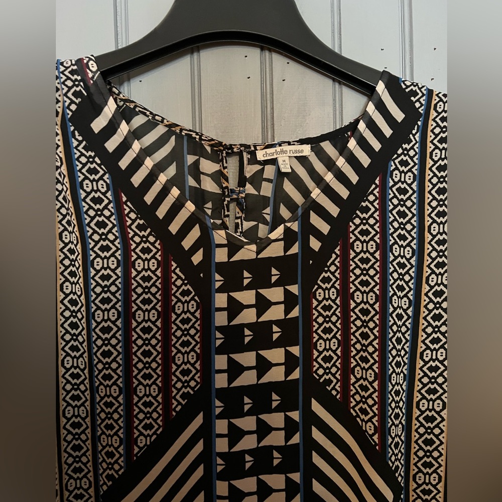 Light weight patterned dress with open sleeve